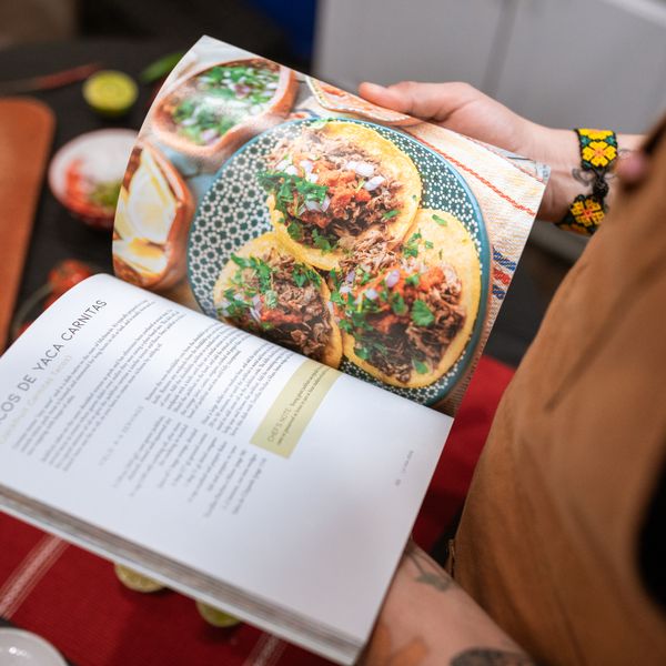 Книга рецептов с рецептом блюда